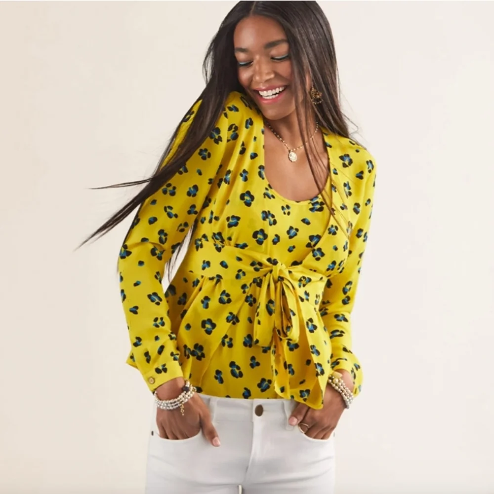 Cabi Sunny Set #5596 Limited Edition Yellow Front Tie Floral - Picture 2 of 9